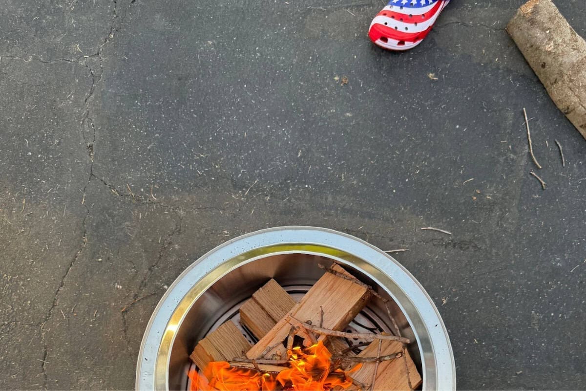 smokeless-fire-pit-advantages-work Image of a burning Solo Stove Bonfire for a blog post covering smokeless fire pit advantages.